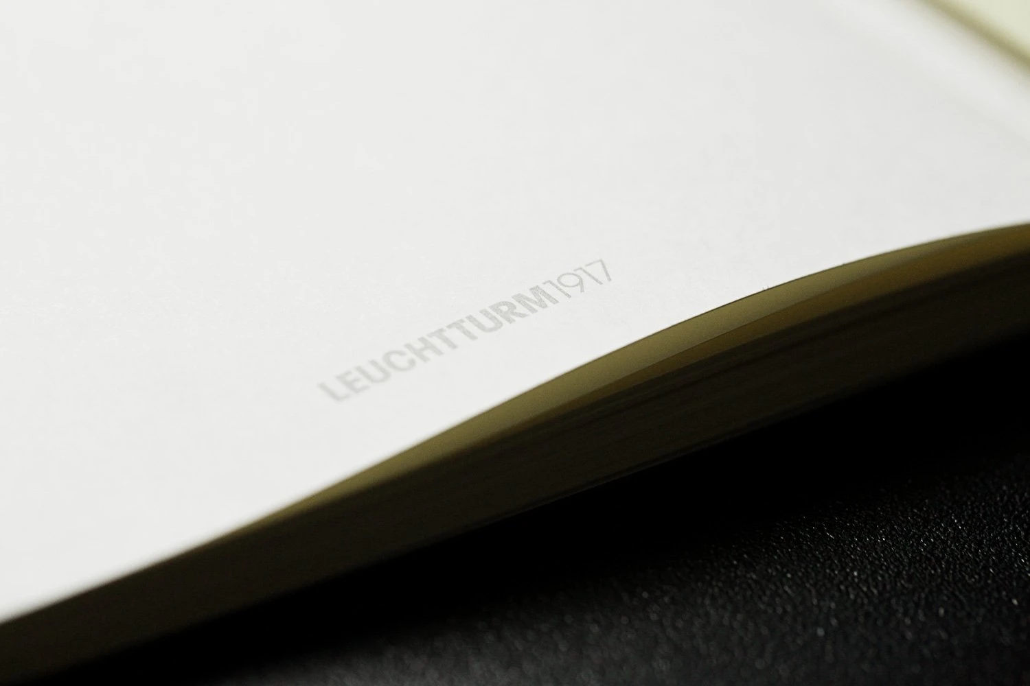 Leuchtturm1917 Medium A5 Notebook - Lilac, Dot Grid 8 Leuchtturm1917 Medium A5 Notebook - Lilac, Dot Grid - Image 6