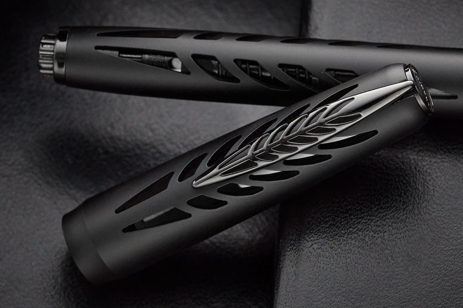 Pineider Homage To Arman Fountain Pen - Black Aluminum (Limited Edition) 8 Pineider Homage To Arman Fountain Pen - Black Aluminum (Limited Edition) - Image 6