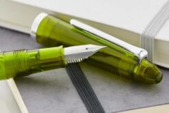 Sailor Compass 1911 Fountain Pen - Transparent Olive 21 Sailor Compass 1911 Fountain Pen - Transparent Olive -Office Supply Series Store Sailor 1911 Compass OliveDemo 4