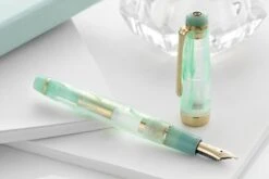 Sailor Veilio Fountain Pen - Pearl Mint (Limited Production) 12 Sailor Veilio Fountain Pen - Pearl Mint (Limited Production) -Office Supply Series Store Sailor Bespoke Veilio green 4