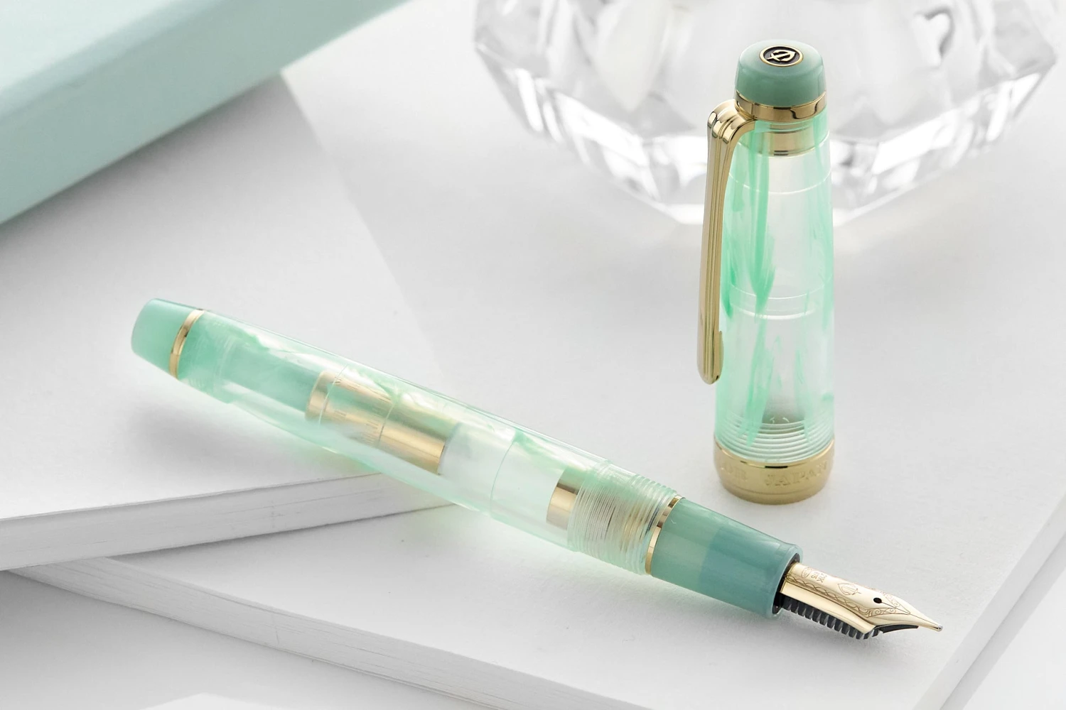 Sailor Veilio Fountain Pen - Pearl Mint (Limited Production) 6 Sailor Veilio Fountain Pen - Pearl Mint (Limited Production) - Image 4