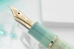Sailor Veilio Fountain Pen - Pearl Mint (Limited Production) 13 Sailor Veilio Fountain Pen - Pearl Mint (Limited Production) -Office Supply Series Store Sailor Bespoke Veilio green 5