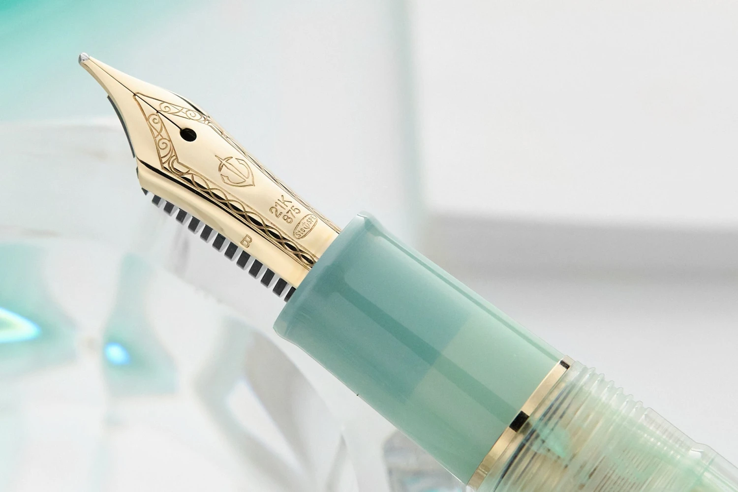 Sailor Veilio Fountain Pen - Pearl Mint (Limited Production) 7 Sailor Veilio Fountain Pen - Pearl Mint (Limited Production) - Image 5