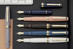 Sailor Pro Gear Slim Mini Fountain Pen - Zyne Pink -Office Supply Series Store Sailor ProGear SlimMini PuffBrown AyurBlue AyurGray NightBlue BeniWhite ZynePink 1